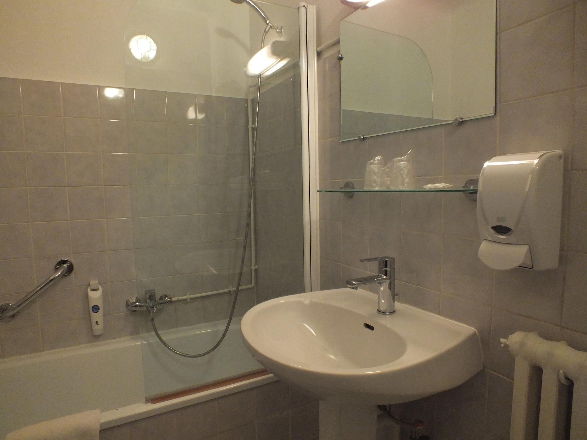 Hotel Cecil Gare 3*