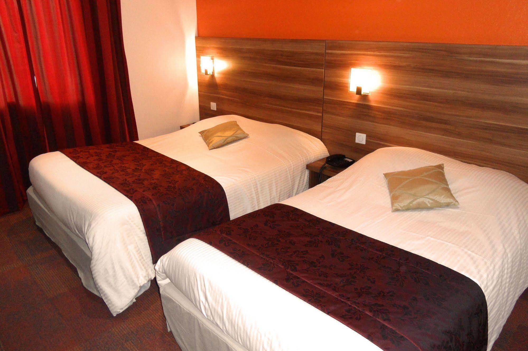 Comfort Cecil Gare Metz
